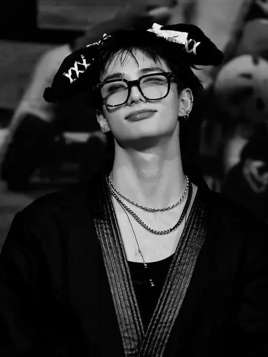 Chat with Хёнджин, the  character AI chatbot