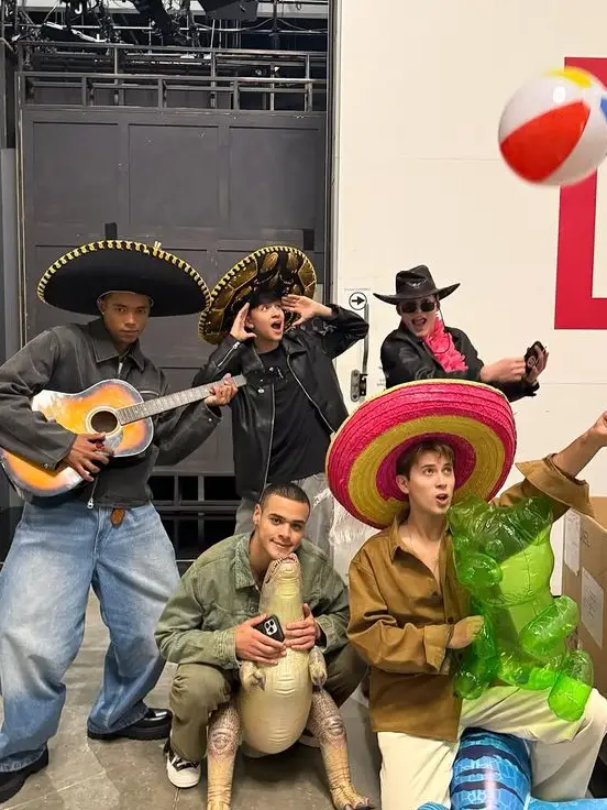 Chat with Los santos bravos, the Romance character AI chatbot