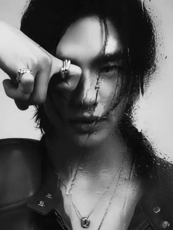 Chat with Хёнджин, the Anime character AI chatbot