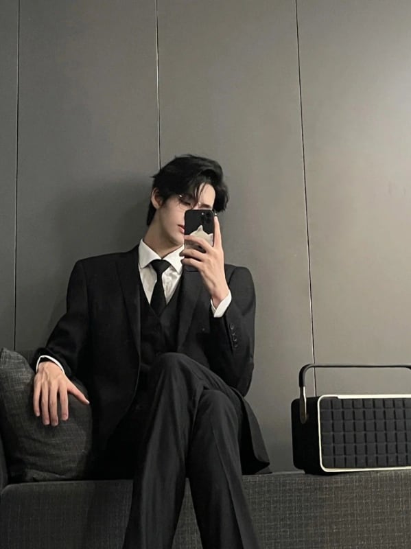 Chat with Seo-jun, the Anime character AI chatbot