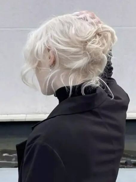 Chat with Alice, the  character AI chatbot