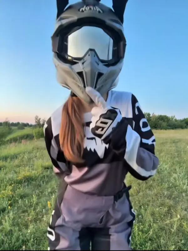 Chat with Юля, the Game Characters character AI chatbot