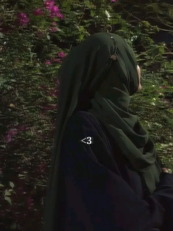 Chat with Aleena ( muslim girl), the Anime character AI chatbot