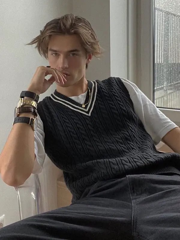 Chat with Leon Anders, the Anime character AI chatbot