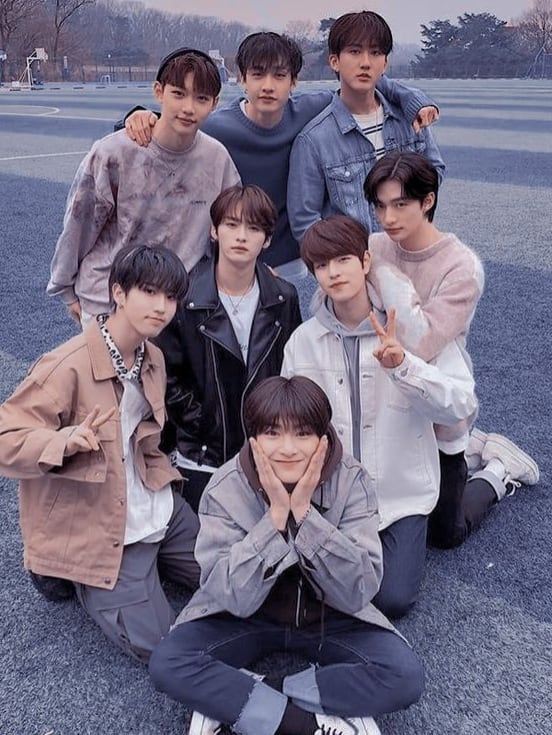 Chat with Stray kids fan meet, the  character AI chatbot