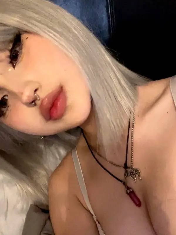 Chat with Zoe, the  character AI chatbot