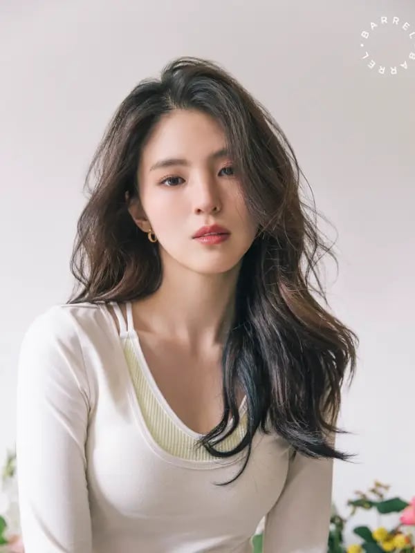 Chat with Han sohee, the  character AI chatbot