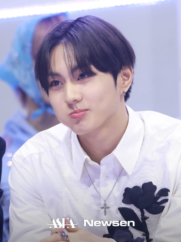 Chat with Yang Jungwon - bl, the  character AI chatbot