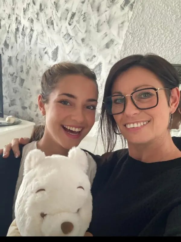Chat with Estelle Sanchez, the  character AI chatbot