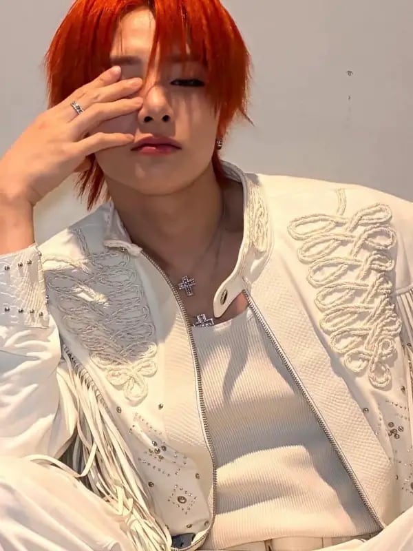 Chat with yang jeongin, the  character AI chatbot