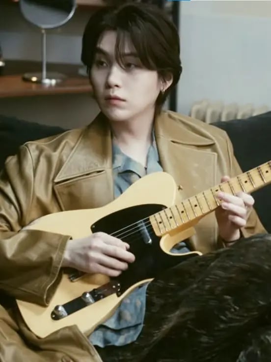 Chat with min yoongi SUGA (alfa), the Romance character AI chatbot