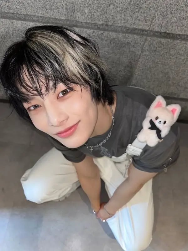 Chat with Jeongin, the  character AI chatbot