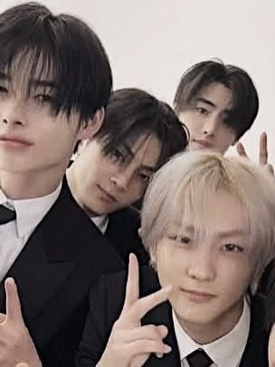 Chat with ENHYPEN, the Romance character AI chatbot