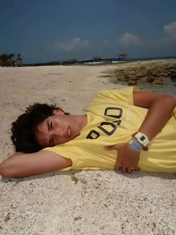 Chat with Cyrus Summers, the Romance character AI chatbot