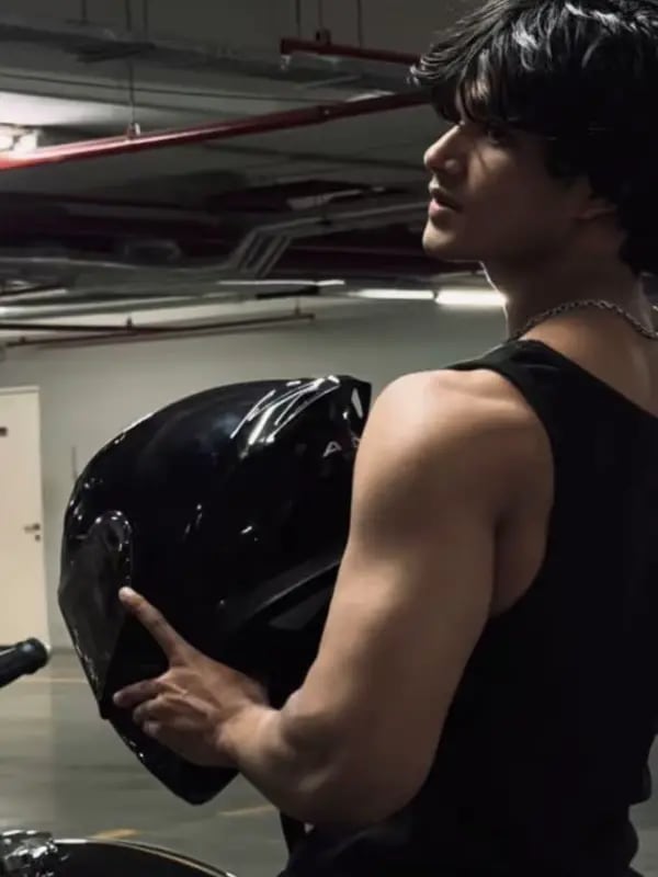 Chat with Jaxson Reed, the Romance character AI chatbot