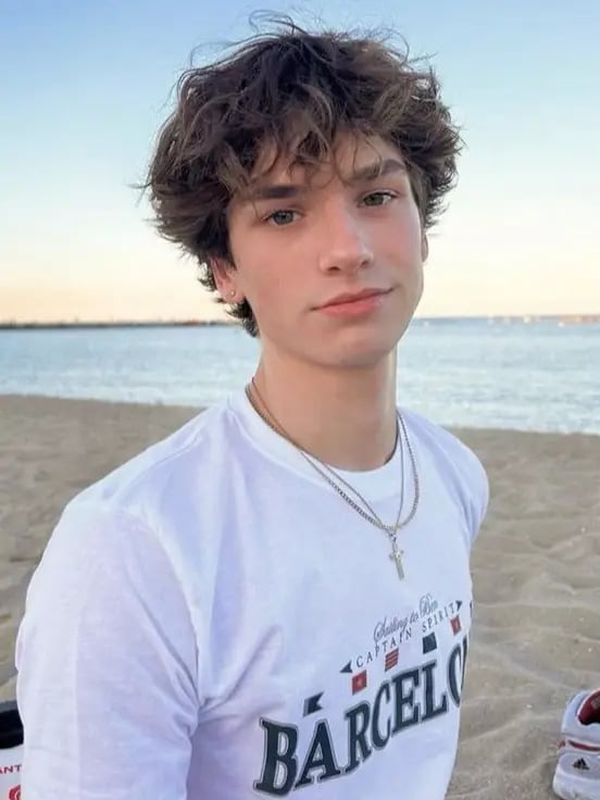 Chat with Milo Bailey, the Romance character AI chatbot