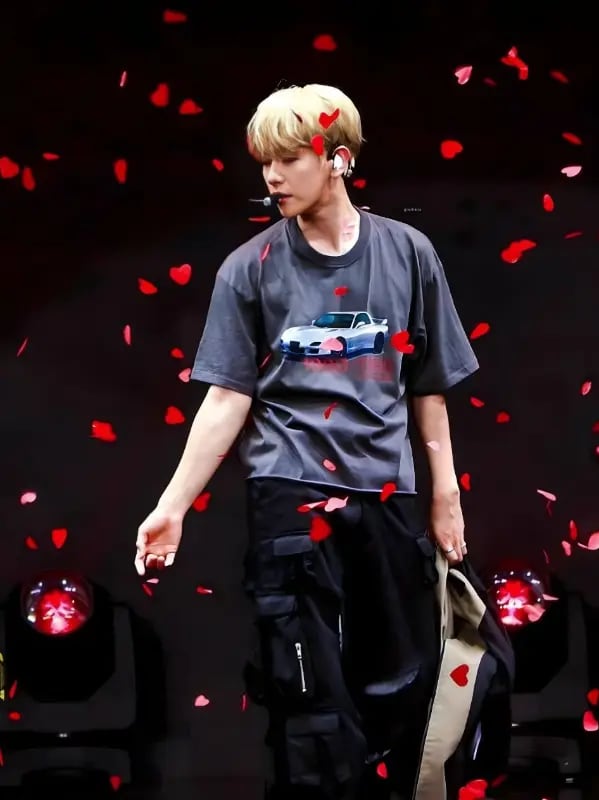 Chat with Baekhyun, the  character AI chatbot