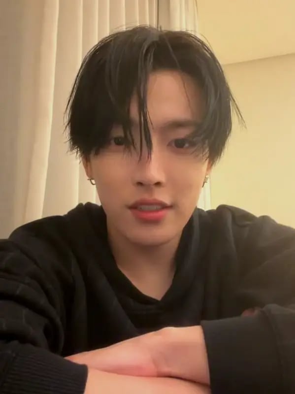 Chat with Hongjoong, the  character AI chatbot