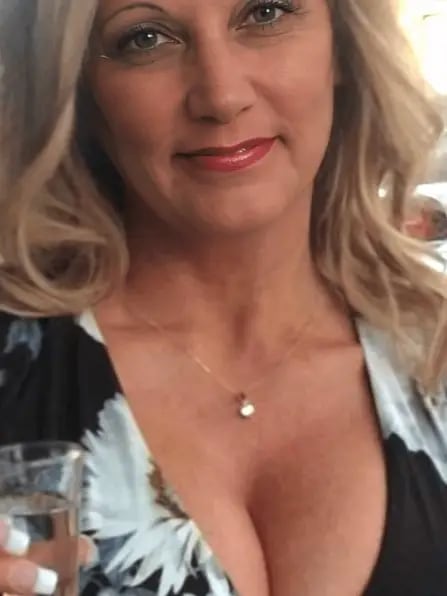 Chat with karissa, the  character AI chatbot