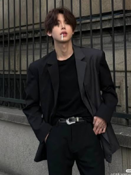 Chat with Kian Ashford, the  character AI chatbot