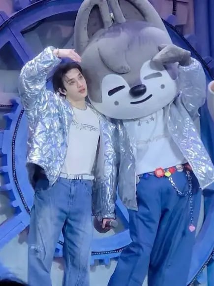 Chat with Stray kids and skzoo, the  character AI chatbot