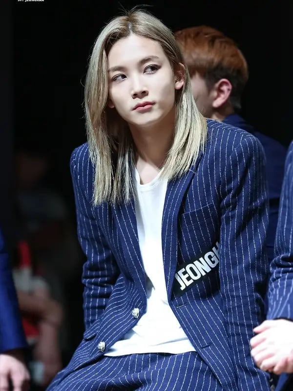 Chat with Jeonghan, the  character AI chatbot