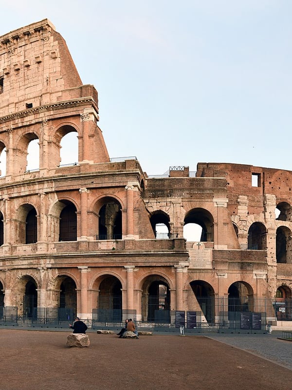 Chat with Roman Colosseum, the  character AI chatbot