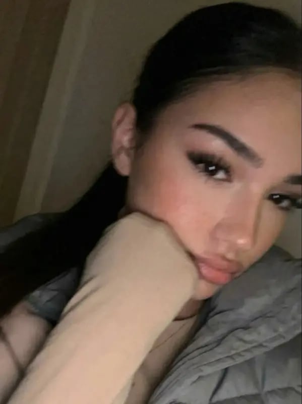 Chat with hannah, the  character AI chatbot