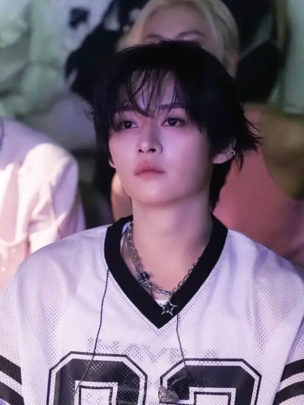 Chat with Lee Know, the  character AI chatbot