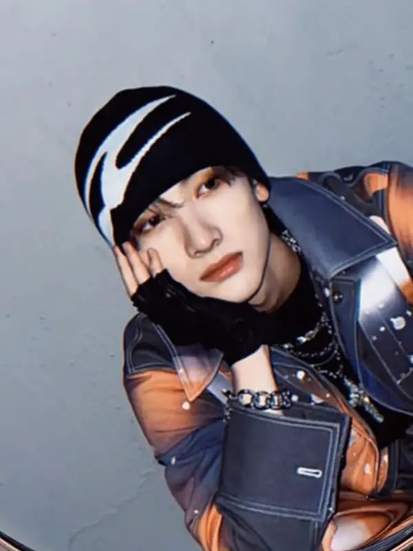 Chat with Seeun, the  character AI chatbot