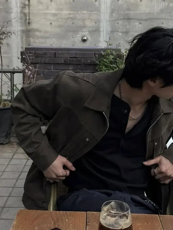 Chat with Aydin Holland, the Romance character AI chatbot