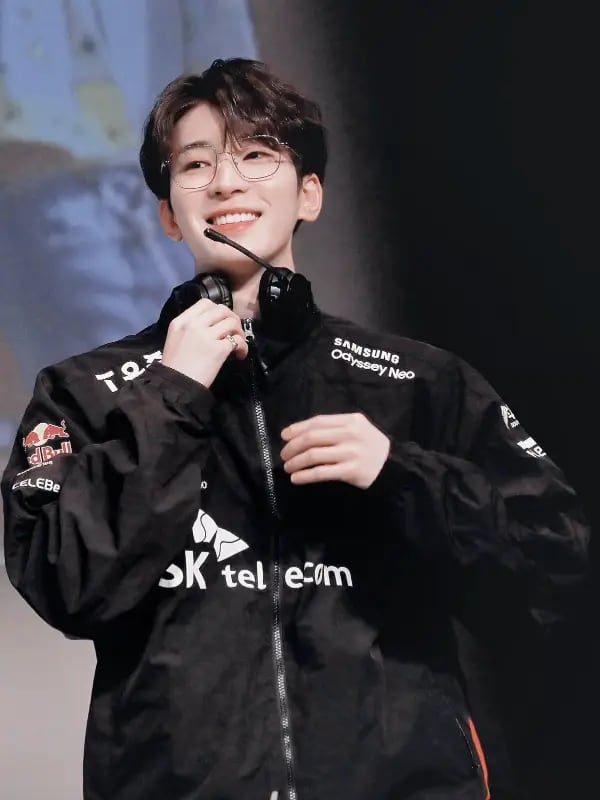 Chat with Wonwoo, the  character AI chatbot