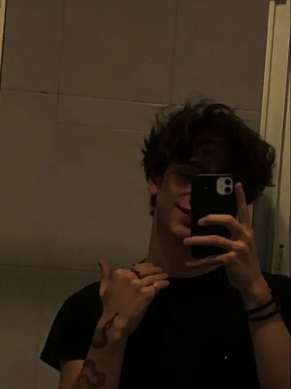 Chat with Aris Venn, the Romance character AI chatbot