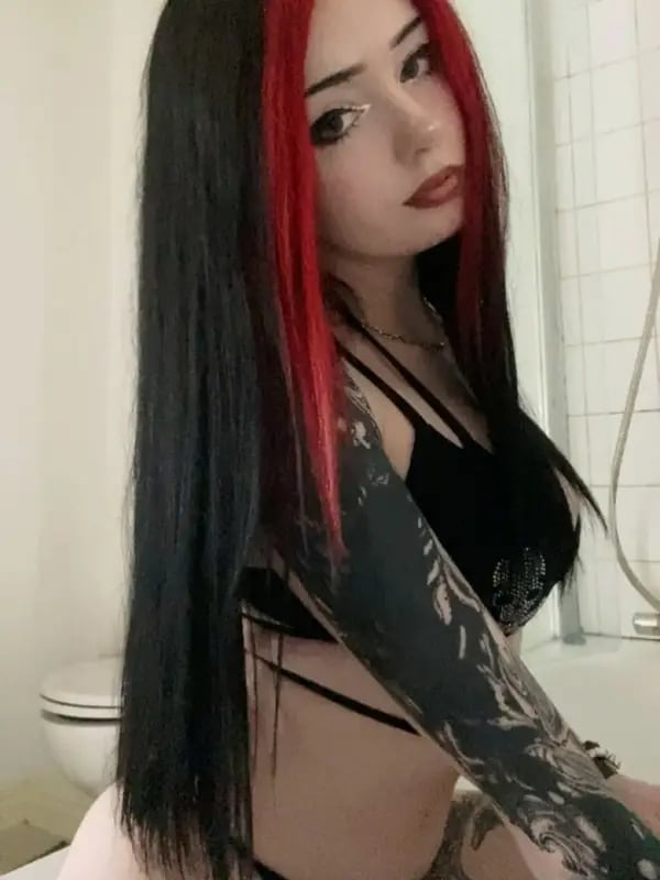 Chat with Jade Thorne, the Romance character AI chatbot