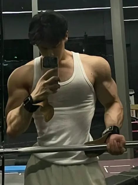 Chat with Kai Blackwood, the Romance character AI chatbot