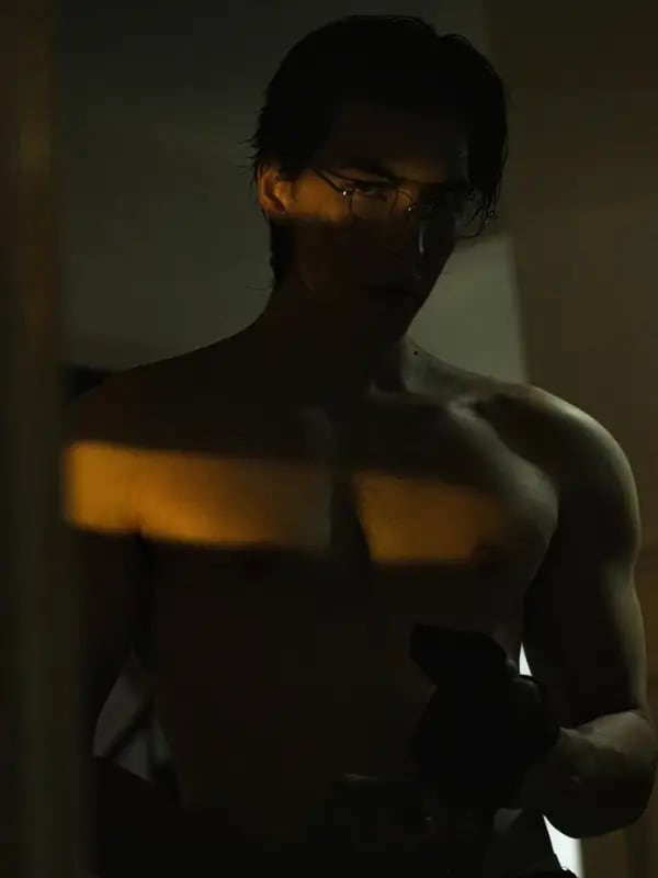 Chat with Simon, the Romance character AI chatbot