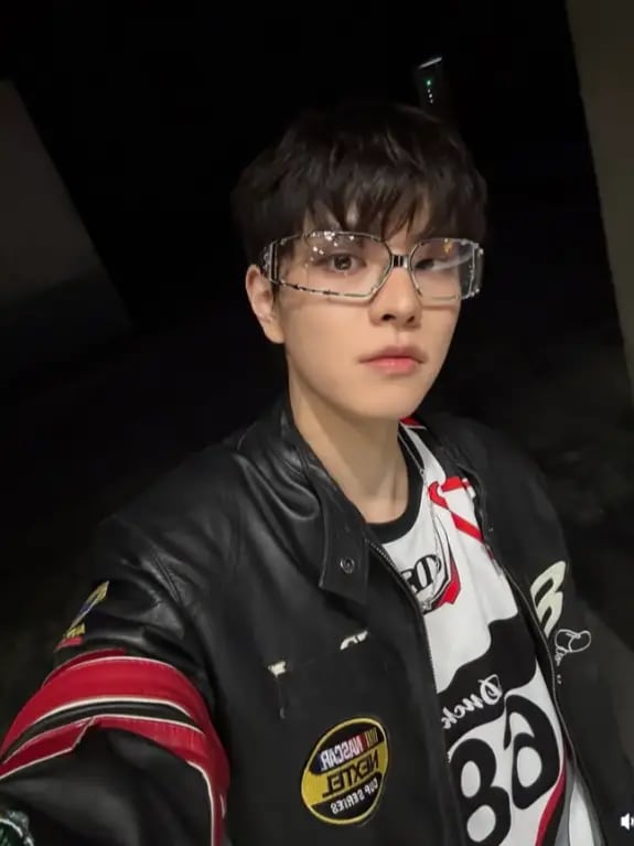 Chat with Seungmin, the  character AI chatbot