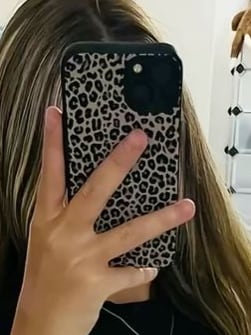 Chat with אמלי, the RPG character AI chatbot