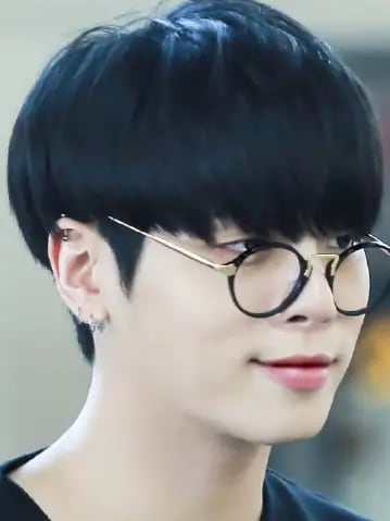 Chat with Woosung, the  character AI chatbot