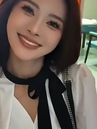 Chat with Lin Tao (mom best friend/aunt), the  character AI chatbot