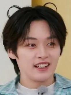 Chat with Lee Know, the  character AI chatbot