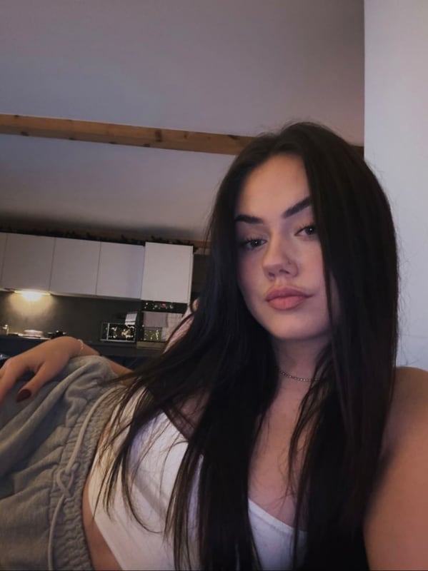 Chat with Carissa, the  character AI chatbot