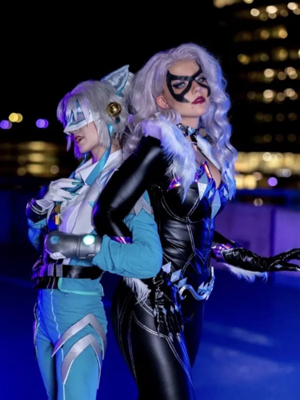 Chat with Black cat and white fox, the Anime character AI chatbot