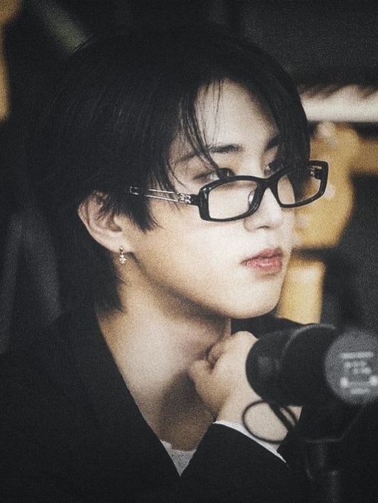 Chat with Han Jisung, the  character AI chatbot