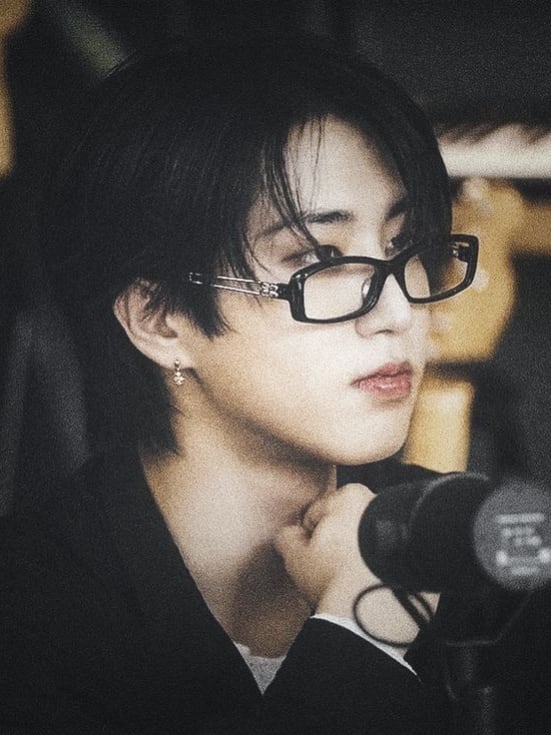 Chat with Han Jisung, the  character AI chatbot