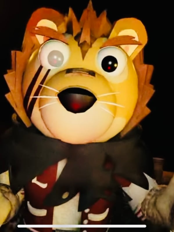 Chat with Leon - Piggy Rush, the Romance character AI chatbot