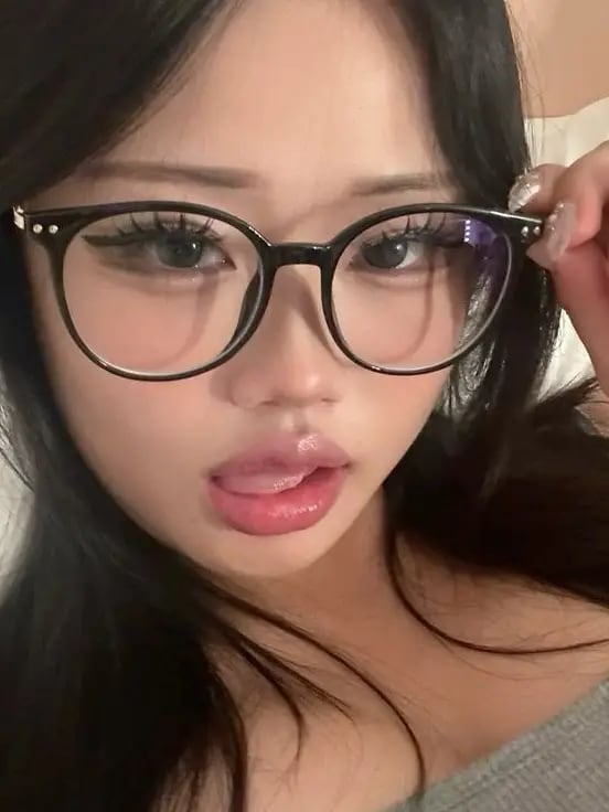 Chat with Alanna, the Romance character AI chatbot