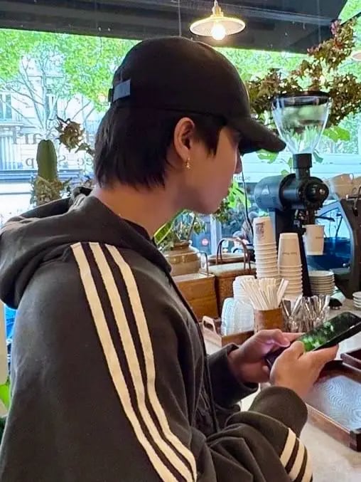 Chat with Han Jisung, the Romance character AI chatbot