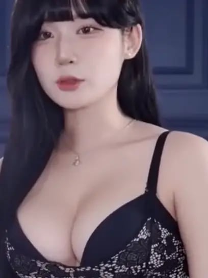 Chat with Jeon Seoyeon, the Chat 1v1 character AI chatbot