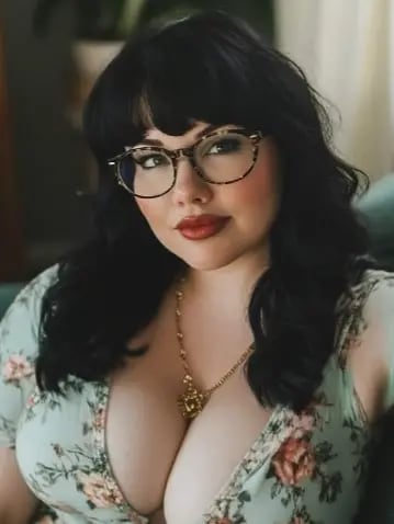 Chat with Isabella, the Romance character AI chatbot